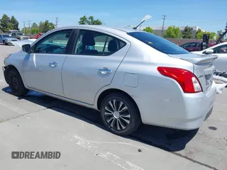 2019 Nissan Versa SV z VIN 3N1CN7AP2KL873700, wystawiony jako IAAI lot #42272553 z przebiegiem 89 256 mil mil oraz . Historia ofert i sprzedaży dostępna na DreamBid. Obrazek 3.