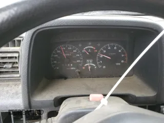 1992 Geo Tracker z VIN 2CNBJ18U8N6938728, wystawiony jako Copart lot #79459914 z przebiegiem 17 751 mil mil oraz Szkody całkowita. Historia ofert i sprzedaży dostępna na DreamBid. Obrazek 9.