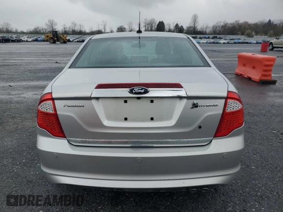 2010 Ford Fusion Hybrid z VIN 3FADP0L30AR122805, wystawiony jako Copart lot #52276255 z przebiegiem 146 073 mil mil oraz Szkoda całkowita • Salvage title. Historia ofert i sprzedaży dostępna na DreamBid. Obrazek 6.