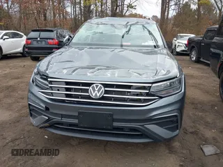 2024 Volkswagen Tiguan Wolfsburg Edition z VIN 3VV5B7AX4RM230768, wystawiony jako IAAI lot #41633709 z przebiegiem 107 mil mil oraz . Historia ofert i sprzedaży dostępna na DreamBid. Obrazek 12.