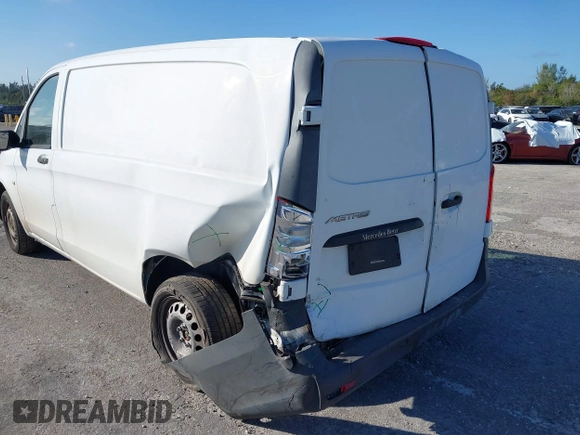 2017 Mercedes-Benz Metris Cargo z VIN WD3PG2EA3H3217098, wystawiony jako IAAI lot #41000078 z przebiegiem 114 579 mil mil oraz . Historia ofert i sprzedaży dostępna na DreamBid. Obrazek 6.