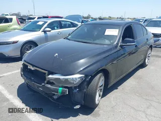 2016 BMW 3 Series 320i xDrive z VIN WBA8E5G55GNT94401, wystawiony jako IAAI lot #42544549 z przebiegiem 79 318 mil mil oraz . Historia ofert i sprzedaży dostępna na DreamBid. Obrazek 2.