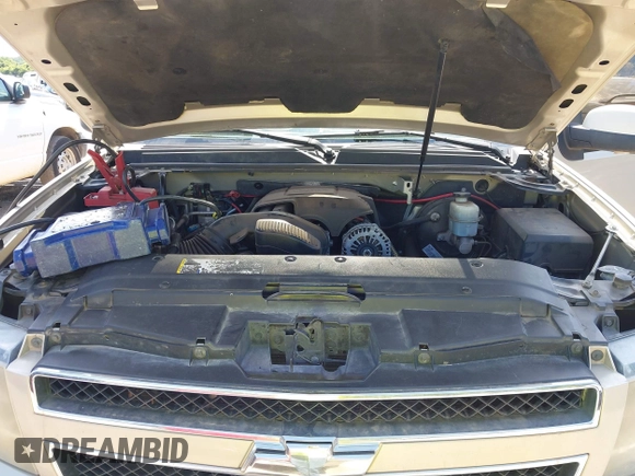 2007 Chevrolet Suburban LS with VIN 1GNFC16087J218794, listed as a IAAI auction lot 42700630 with 262,428 mi miles and . Bid and sale history available at DreamBid. Image 10.