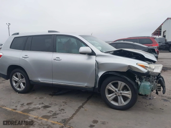 2013 Toyota Highlander Limited with VIN 5TDYK3EH0DS125189, listed as a IAAI auction lot 41077368 with 113,564 mi miles. Bid and sale history available at carsss.com. Image 14.