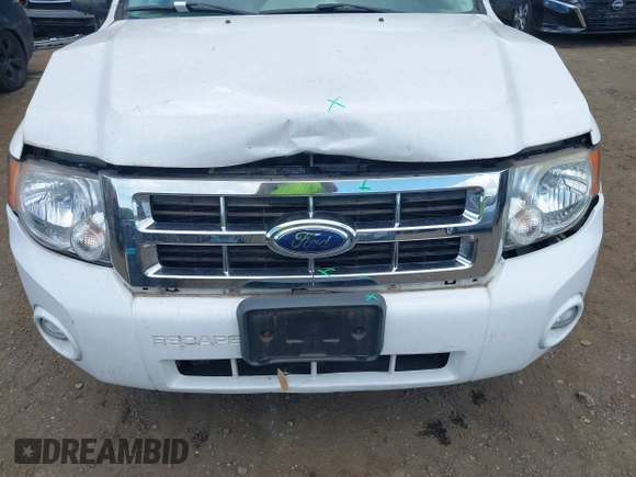 2008 Ford Escape XLT z VIN 1FMCU03108KC68967, wystawiony jako IAAI lot #42602224 z przebiegiem 105 580 mil mil oraz . Historia ofert i sprzedaży dostępna na DreamBid. Obrazek 6.