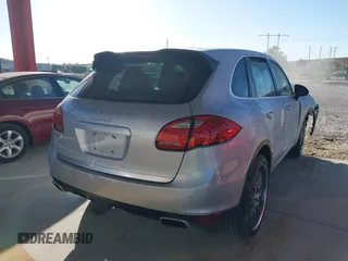 2011 Porsche Cayenne S с VIN WP1AB2A2XBLA44131, выставлен на аукционе IAAI как лот 41063172 с пробегом Не указан миль и . История ставок и продаж доступна на DreamBid. Изображение 4.