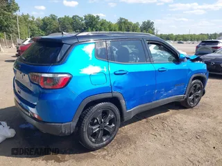 2018 Jeep Compass Latitude with VIN 3C4NJCBB7JT327275, listed as a IAAI auction lot 40176960 with 74,320 mi miles. Bid and sale history available at carsss.com. Image 4.