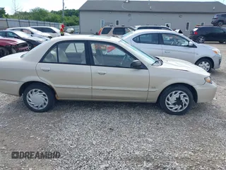 2001 Mazda Protege LX z VIN JM1BJ226210439446, wystawiony jako IAAI lot #42336976 z przebiegiem 155 990 mil mil oraz . Historia ofert i sprzedaży dostępna na DreamBid. Obrazek 14.