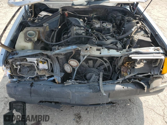 1986 Mercedes-Benz 190 E z VIN WDBDA24D4GF155793, wystawiony jako Copart lot #68599054 z przebiegiem 193 233 mil mil oraz Tytuł czysty. Historia ofert i sprzedaży dostępna na DreamBid. Obrazek 12.