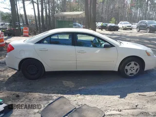 2008 Pontiac G6 1SV Value Leader with VIN 1G2ZF57B284297954, listed as a IAAI auction lot 41864563 with 203,678 mi miles. Bid and sale history available at carsss.com. Image 14.
