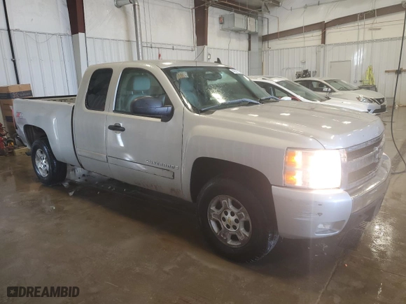 2007 Chevrolet Silverado 1500 LT w/1LT with VIN 1GCEK19J27E598123, listed as a Copart auction lot 49829725 with 188,665 mi miles and Clean Title. Bid and sale history available at carsss.com. Image 4.
