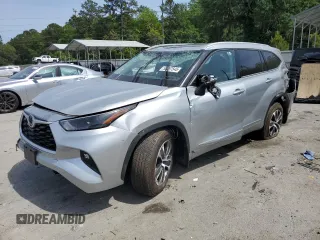 2022 Toyota Highlander XLE z VIN 5TDGZRBH3NS254141, wystawiony jako Copart lot #55397545 z przebiegiem 12 352 mil mil oraz Szkoda całkowita • Salvage title. Historia ofert i sprzedaży dostępna na DreamBid. Obrazek 1.