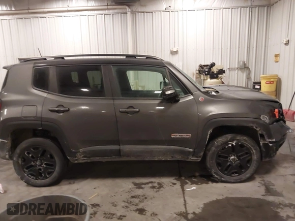 2018 Jeep Renegade Trailhawk with VIN ZACCJBCB7JPG85967, listed as a IAAI auction lot 41611403 with 70,073 mi miles. Bid and sale history available at carsss.com. Image 13.