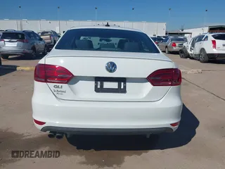 2014 Volkswagen Jetta GLI Edition 30 z VIN 3VW4S7AJ3EM278162, wystawiony jako IAAI lot #41649711 z przebiegiem 136 402 mil mil oraz . Historia ofert i sprzedaży dostępna na DreamBid. Obrazek 16.