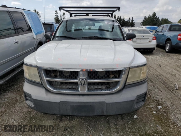 2008 Dodge Dakota z VIN 1D3HE32KX8S525837, wystawiony jako Copart lot #53922725 z przebiegiem 138 810 mil mil oraz Szkoda całkowita • Salvage title. Historia ofert i sprzedaży dostępna na DreamBid. Obrazek 5.