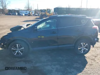 2018 Toyota RAV4 XLE with VIN 2T3RFREV2JW811214, listed as a IAAI auction lot 41458588 with 236,346 mi miles. Bid and sale history available at carsss.com. Image 13.