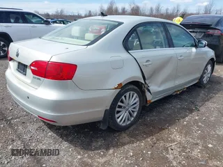 2011 Volkswagen Jetta SEL с VIN 3VWLZ7AJ7BM112147, выставлен на аукционе IAAI как лот 41967599 с пробегом 196 665 миль миль и . История ставок и продаж доступна на DreamBid. Изображение 4.