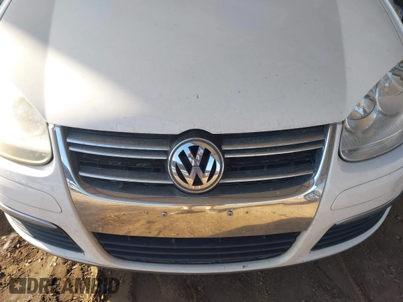 2009 Volkswagen Jetta SE with VIN 3VWRZ71K89M143131, listed as a IAAI auction lot 42608545 with 145,596 mi miles and . Bid and sale history available at DreamBid. Image 6.