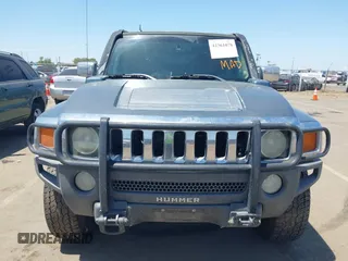 2006 Hummer H3 z VIN 5GTDN136768131762, wystawiony jako IAAI lot #42361078 z przebiegiem 195 860 mil mil oraz . Historia ofert i sprzedaży dostępna na DreamBid. Obrazek 6.