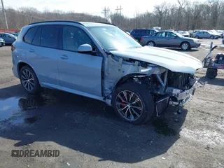 2025 BMW X5 xDrive40i with VIN 5UX23EU05S9W51046, listed as a IAAI auction lot 41732241 with 2,900 mi miles. Bid and sale history available at carsss.com. Image 1.