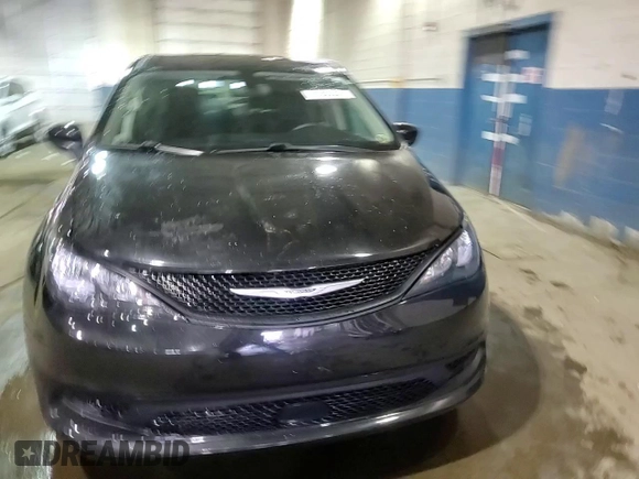 2022 Chrysler Voyager LX z VIN 2C4RC1CG5NR219031, wystawiony jako Copart lot #51882285 z przebiegiem 67 316 mil mil oraz Nie do naprawy • Non repairable. Historia ofert i sprzedaży dostępna na DreamBid. Obrazek 14.