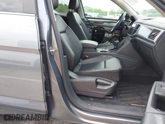 2019 Volkswagen Atlas SE z VIN 1V2WR2CAXKC611864, wystawiony jako IAAI lot #42151795 z przebiegiem 90 178 mil mil oraz . Historia ofert i sprzedaży dostępna na DreamBid. Obrazek 5.