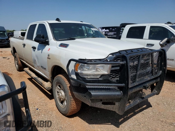 2022 Ram 3500 Tradesman z VIN 3C63R3GL4NG238612, wystawiony jako Copart lot #51502195 z przebiegiem 110 373 mil mil oraz Czysty tytuł • Clean title. Historia ofert i sprzedaży dostępna na DreamBid. Obrazek 4.