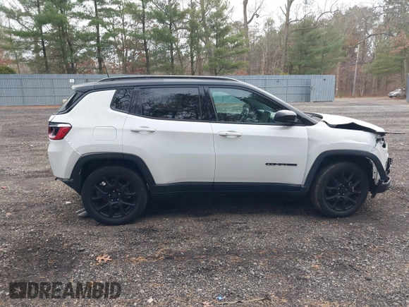 2022 Jeep Compass Latitude with VIN 3C4NJDBB5NT184919, listed as a IAAI auction lot 41044815 with 17,654 mi miles and . Bid and sale history available at DreamBid. Image 13.