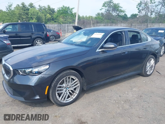 2024 BMW 5 Series 530i с VIN WBA43FJ03RCS39433, выставлен на аукционе IAAI как лот 42396985 с пробегом 2 327 миль миль и . История ставок и продаж доступна на DreamBid. Изображение 2.