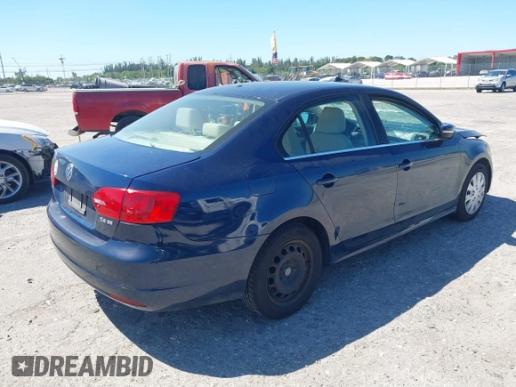 2013 Volkswagen Jetta SE z VIN 3VWDX7AJ0DM396590, wystawiony jako IAAI lot #41829922 z przebiegiem 133 356 mil mil oraz . Historia ofert i sprzedaży dostępna na DreamBid. Obrazek 4.