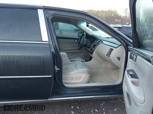 2008 Cadillac DTS 1SA z VIN 1G6KD57Y78U174757, wystawiony jako IAAI lot #41436686 z przebiegiem 158 945 mil mil oraz . Historia ofert i sprzedaży dostępna na DreamBid. Obrazek 5.