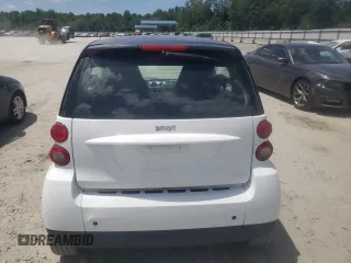 2010 Smart fortwo Pure z VIN WMEEJ3BA4AK342214, wystawiony jako Copart lot #62726614 z przebiegiem 110 472 mil mil oraz Szkoda całkowita • Salvage title. Historia ofert i sprzedaży dostępna na DreamBid. Obrazek 6.
