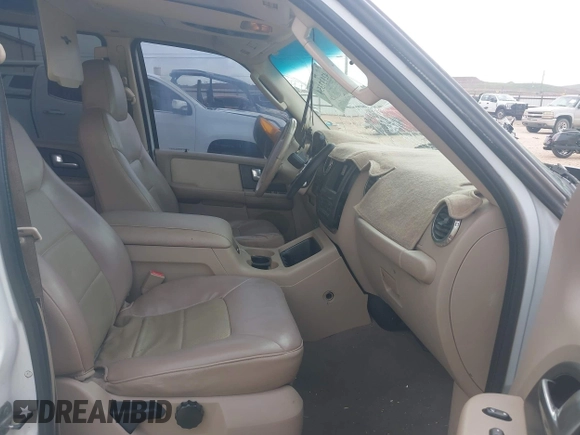 2003 Ford Expedition Eddie Bauer z VIN 1FMFU18L73LA67177, wystawiony jako IAAI lot #42137354 z przebiegiem 189 359 mil mil oraz . Historia ofert i sprzedaży dostępna na DreamBid. Obrazek 5.