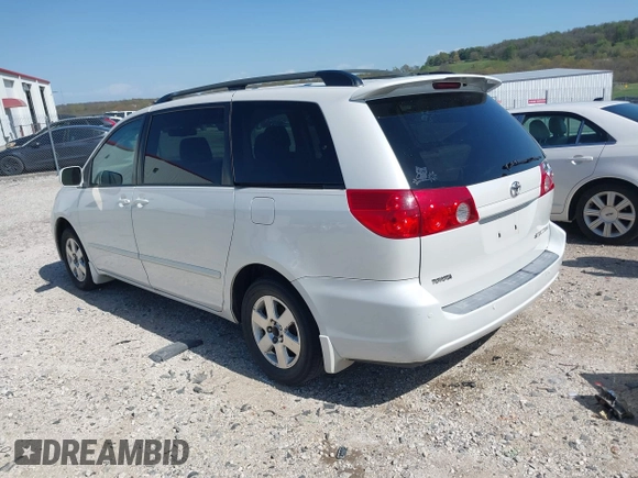 2006 Toyota Sienna XLE with VIN 5TDZA22C06S576958, listed as a IAAI auction lot 41978892 with 257,598 mi miles. Bid and sale history available at carsss.com. Image 3.