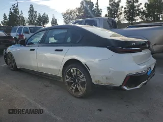 2023 BMW i7 xDrive60 z VIN WBY53EJ05PCN85609, wystawiony jako Copart lot #37740884 z przebiegiem Nie podano mil oraz . Historia ofert i sprzedaży dostępna na DreamBid. Obrazek 2.