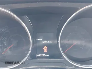 2020 Mitsubishi Outlander ES z VIN JA4AP3AU8LU005358, wystawiony jako IAAI lot #42307802 z przebiegiem 73 785 mil mil oraz . Historia ofert i sprzedaży dostępna na DreamBid. Obrazek 7.