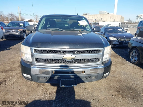2010 Chevrolet Silverado 1500 LT with VIN 1GCSKSE33AZ281726, listed as a IAAI auction lot 41737456 with 270,711 mi miles. Bid and sale history available at carsss.com. Image 13.