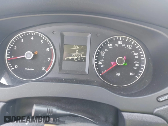 2014 Volkswagen Jetta SE z VIN 3VWD17AJ6EM234451, wystawiony jako IAAI lot #42544809 z przebiegiem 140 009 mil mil oraz . Historia ofert i sprzedaży dostępna na DreamBid. Obrazek 7.