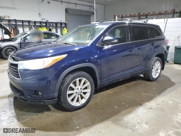 2015 Toyota Highlander LE with VIN 5TDBKRFH2FS085451, listed as a Copart auction lot 46867025 with 201,633 mi miles and Salvage Title. Bid and sale history available at carsss.com. Image 1.