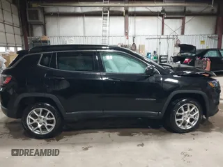 2023 Jeep Compass Latitude Lux с VIN 3C4NJDFN9PT559007, выставлен на аукционе IAAI как лот 41946158 с пробегом 14 732 миль миль и . История ставок и продаж доступна на DreamBid. Изображение 12.