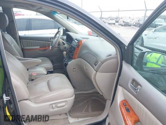 2009 Toyota Sienna XLE with VIN 5TDZK22C09S225520, listed as a IAAI auction lot 42126813 with 217,573 mi miles. Bid and sale history available at carsss.com. Image 5.