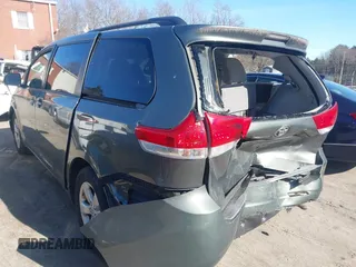 2011 Toyota Sienna LE AAS with VIN 5TDKK3DC0BS052186, listed as a IAAI auction lot 41808553 with 131,321 mi miles. Bid and sale history available at carsss.com. Image 3.