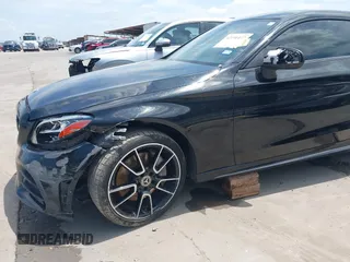 2019 Mercedes-Benz C 300 с VIN WDDWJ8DBXKF827124, выставлен на аукционе IAAI как лот 42391477 с пробегом 72 546 миль миль и . История ставок и продаж доступна на DreamBid. Изображение 18.