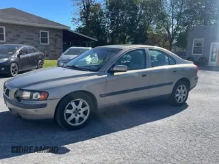 2004 Volvo S60 with VIN YV1RH59H042394920, listed as a Copart auction lot 76278134 with 130,501 mi miles and Clean Title. Bid and sale history available at carsss.com. Image 2.
