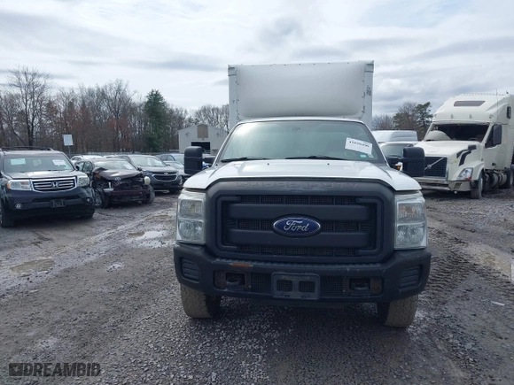 2015 Ford Super Duty F-250 SRW XL with VIN 1FDBF2B69FED21613, listed as a IAAI auction lot 41828456 with 389,777 mi miles. Bid and sale history available at carsss.com. Image 12.