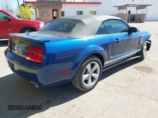 2009 Ford Mustang with VIN 1ZVHT84NX95133912, listed as a IAAI auction lot 42046053 with 57,438 mi miles and . Bid and sale history available at DreamBid. Image 4.