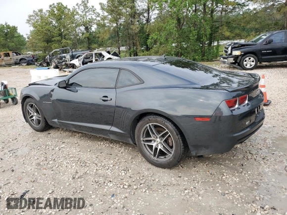 2013 Chevrolet Camaro LS z VIN 2G1FA1E3XD9187283, wystawiony jako Copart lot #53967945 z przebiegiem 146 681 mil mil oraz Czysty tytuł • Clean title. Historia ofert i sprzedaży dostępna na DreamBid. Obrazek 2.