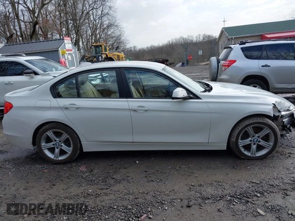 2014 BMW 3 Series 320i xDrive с VIN WBA3C3G58ENS68194, выставлен на аукционе IAAI как лот 41732422 с пробегом 103 206 миль миль и . История ставок и продаж доступна на DreamBid. Изображение 13.