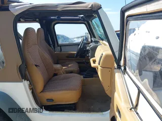 1998 Jeep Wrangler Sport z VIN 1J4FY19S3WP776209, wystawiony jako IAAI lot #42493513 z przebiegiem 113 130 mil mil oraz . Historia ofert i sprzedaży dostępna na DreamBid. Obrazek 5.