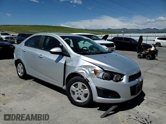 2016 Chevrolet Sonic LS z VIN 1G1JA5SH2G4101568, wystawiony jako Copart lot #57529175 z przebiegiem 56 780 mil mil oraz Szkoda całkowita • Salvage title. Historia ofert i sprzedaży dostępna na DreamBid. Obrazek 13.